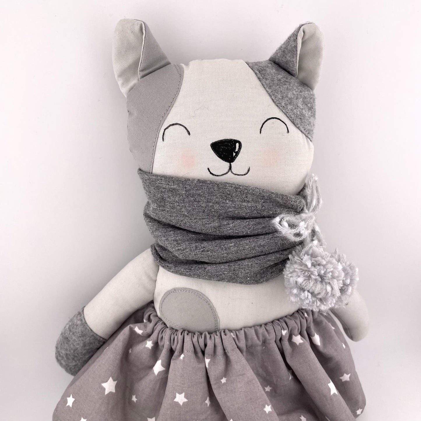 Bambola gattina con gonna a stelline