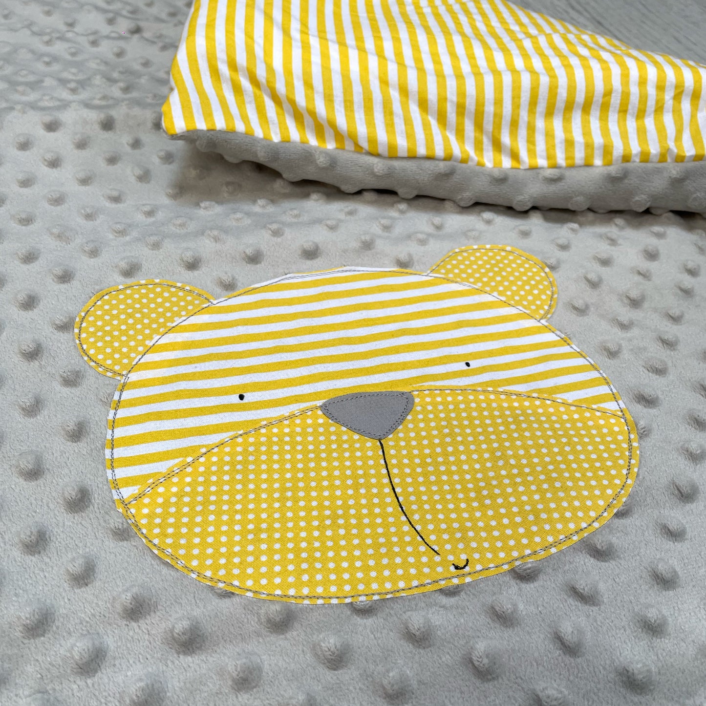 Trapuntino minky grigio con orso giallo