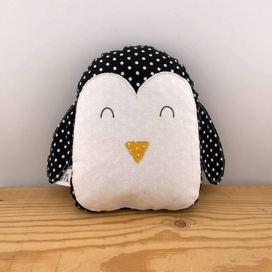 Pinguino nero in pula di farro